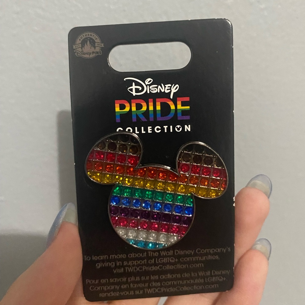 Disney Pride Collection Pin – Mickey Head Rainbow Crystals